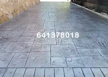 Patio hormigón impreso, moldes piedra de sillería