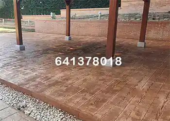 Entrada garaje con moldes adoquin rustico